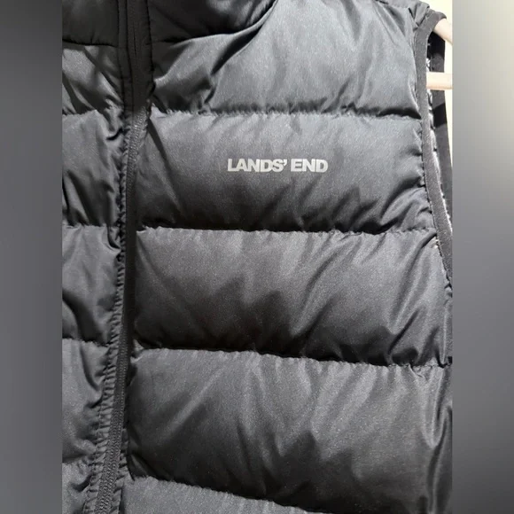 Lands' End Men's Black Puffer Vest - Picture 6 of 9